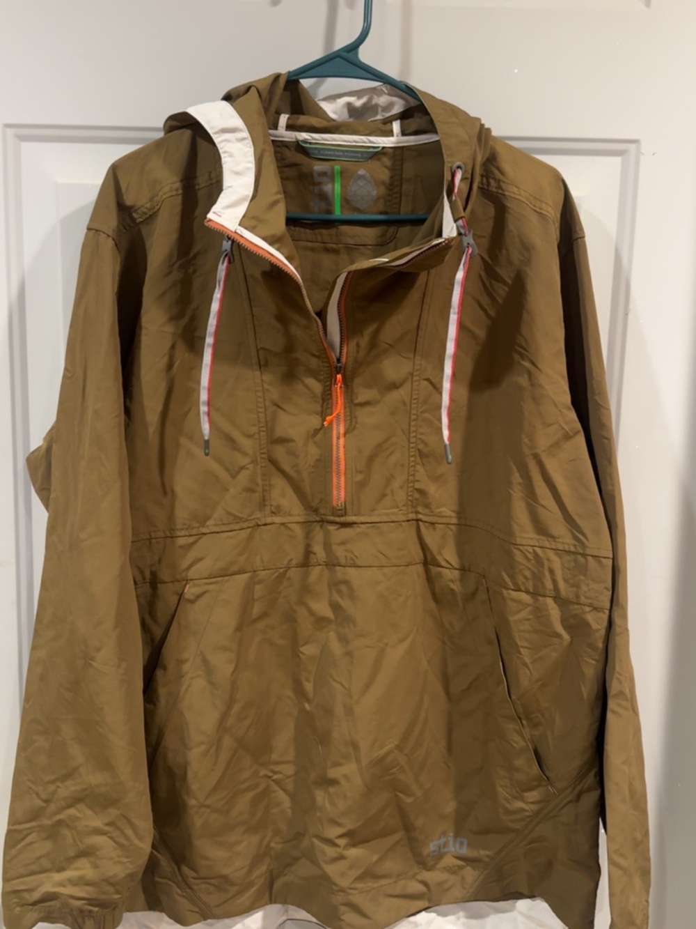 Lightweight Anorak Stio Pullover Jacket in Olive Green with Orange Trim